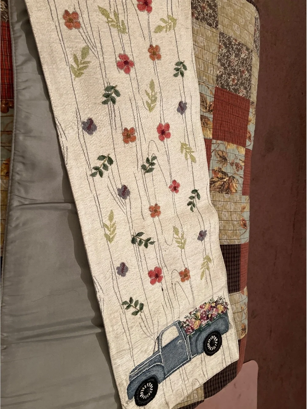 Decorative Table Runner and Placemats Set with Vintage Truck and Floral Design